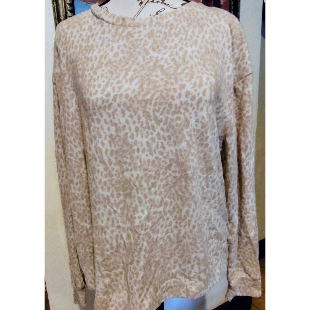 Time and Tru Very Soft Leopard Cheetah Print Casual Shirt Size Small